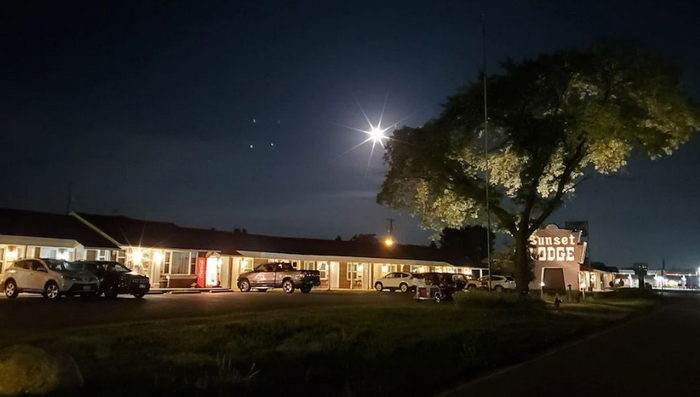Sunset Lodge (Sunset Motel) - From Website
